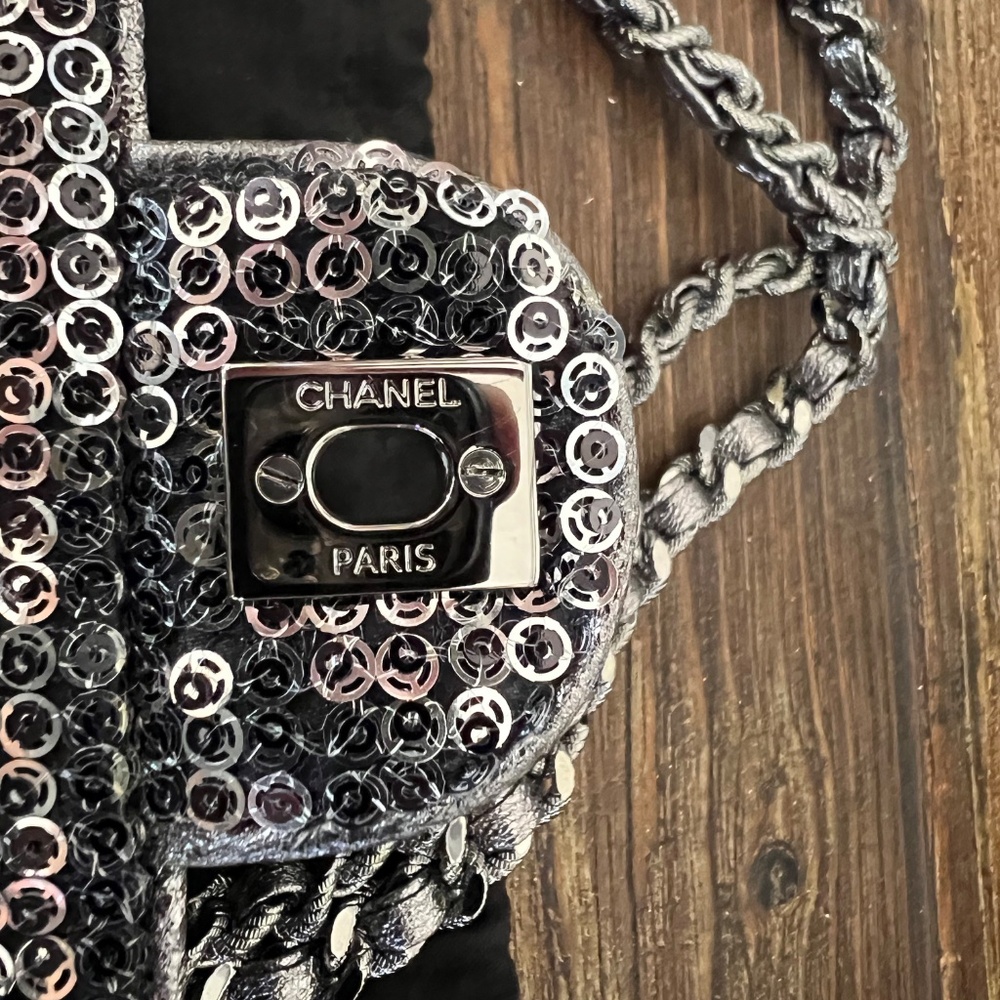 AUTHENTIC-Vintage Chanel Sequined Classic Flap Handbag ( Color: Black/Silver) - Picture 5 of 16